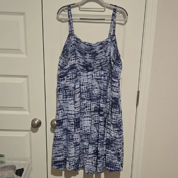 Torrid Navy and White Hi-Low Tie-Dye Top - Picture 3 of 3